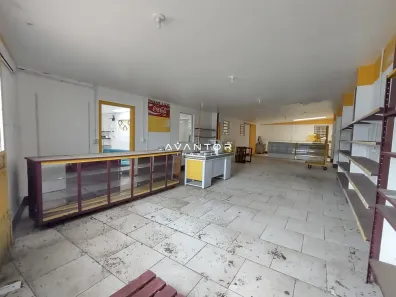 Loja / Salão / Ponto Comercial com 3 Quartos à venda, 100m² no Salgado Filho, Santa Maria