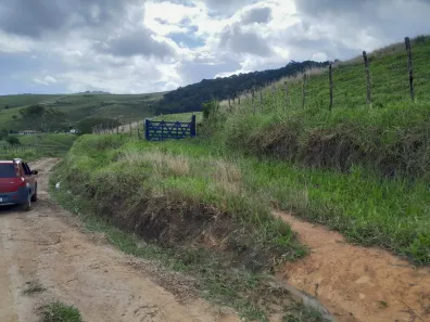 Fazenda / Sítio / Chácara com 6 Quartos à venda, 1070000m² no , Pombos