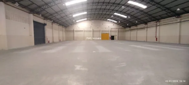 Galpão / Depósito / Armazém para venda ou aluguel, 3600m² no Jardim Triângulo, Taboão da Serra