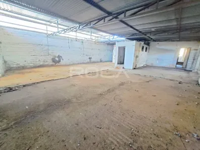 Galpão / Depósito / Armazém para venda ou aluguel, 760m² no Jardim Munique, São Carlos
