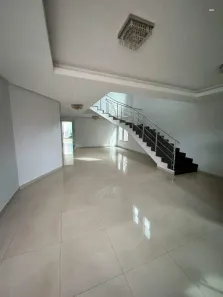 Sobrado com 4 Quartos à venda, 285m² no Jardins Madri, Goiânia