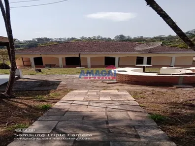 Fazenda / Sítio / Chácara com 3 Quartos para alugar, 378m² no Condomínio Lagoinha, Jacareí