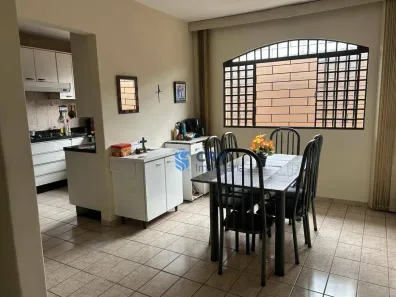 Casa com 3 Quartos à venda, 173m² no Leonor, Londrina
