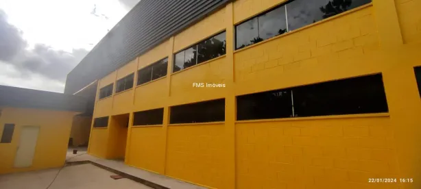 Galpão / Depósito / Armazém para venda ou aluguel, 3600m² no Jardim Triângulo, Taboão da Serra