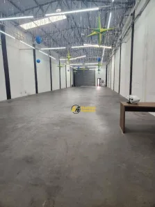 Galpão / Depósito / Armazém para alugar, 500m² no Centro, Carapicuíba