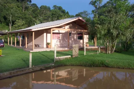 Fazenda / Sítio / Chácara com 3 Quartos à venda, 105m² no Área Rural, Campina Grande do Sul