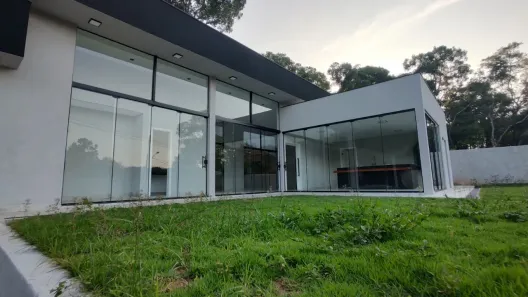 Casa de Condomínio com 3 Quartos para venda ou aluguel, 208m² no Cumbari, Mairiporã