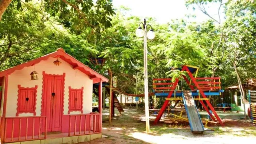 Hotel / Motel / Pousada com 30 Quartos à venda, 5000m² no Peró, Cabo Frio