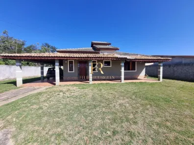 Fazenda / Sítio / Chácara com 2 Quartos à venda, 223m² no Centro, Guararema