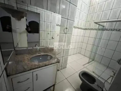 Casa com 2 Quartos para alugar, 140m² no Morumbi, Uberlândia