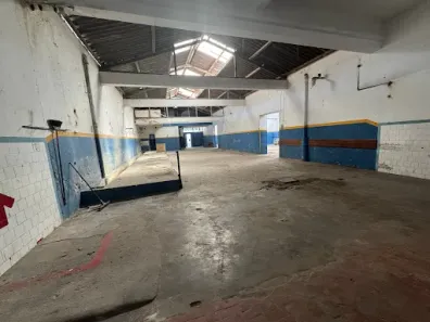 Galpão / Depósito / Armazém para alugar, 325m² no São Lourenço, Niterói