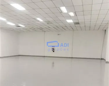 Galpão / Depósito / Armazém para venda ou aluguel, 2300m² no Jardim Itaquiti, Barueri
