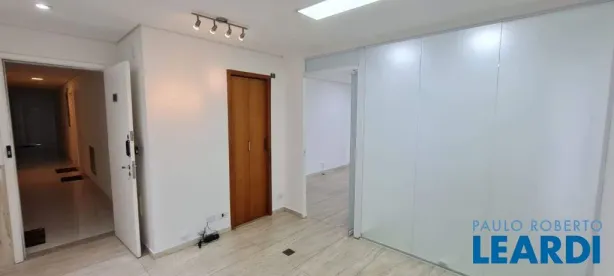 Conjunto Comercial / Sala para alugar, 37m² no Jardim, Santo André