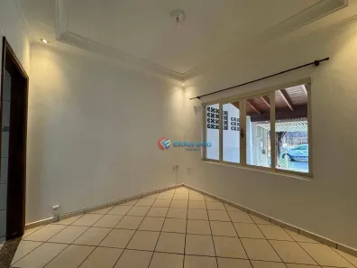 Casa com 3 Quartos para alugar, 140m² no Parque Residencial Casarão, Sumaré
