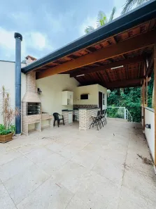 Casa de Condomínio com 3 Quartos para venda ou aluguel, 300m² no Chácara do Refúgio, Carapicuíba