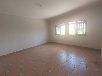 Casa com 3 Quartos para alugar, 140m² no Parque São Jorge, Campinas