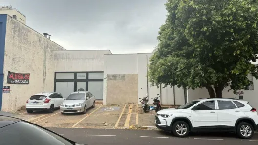 Prédio Inteiro para venda ou aluguel, 345m² no Vila Bandeirantes, Araçatuba
