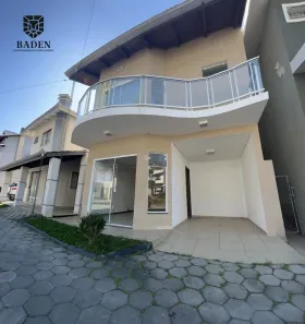 Sobrado com 2 Quartos para venda ou aluguel, 105m² no Várzea do Ranchinho, Camboriú