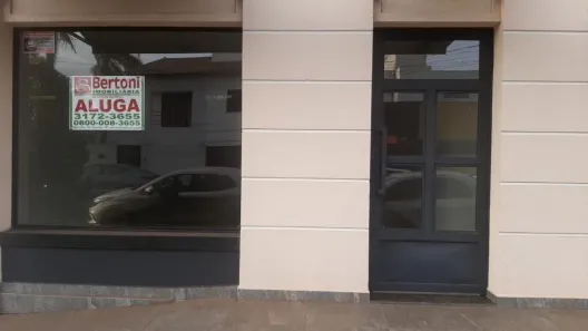 Conjunto Comercial / Sala para alugar, 56m² no Centro, Arapongas