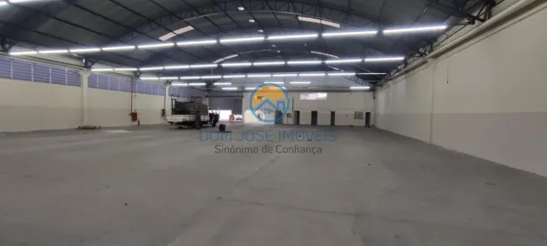 Galpão / Depósito / Armazém para alugar, 3671m² no Jardim Triângulo, Taboão da Serra