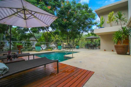 Casa com 5 Quartos à venda, 642m² no Jardim Vitória Régia, São Paulo
