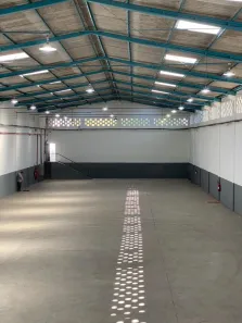 Galpão / Depósito / Armazém com 3 Quartos para alugar, 1100m² no Jardim Henriqueta, Taboão da Serra