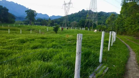 Fazenda / Sítio / Chácara com 2 Quartos à venda, 90000m² no Parada Ideal, Guapimirim