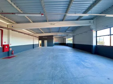 Conjunto Comercial / Sala para alugar, 240m² no Do Salto, Blumenau