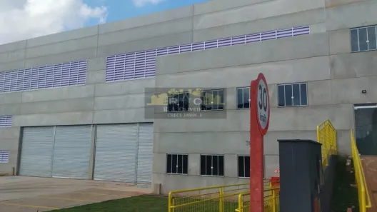 Galpão / Depósito / Armazém para alugar, 1800m² no Loteamento Industrial Comercial São Caetano, Araraquara