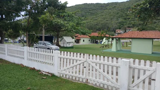 Casa de Condomínio com 2 Quartos para alugar, 70m² no Peró, Cabo Frio