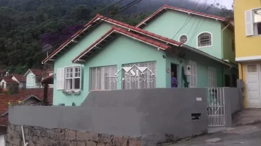 Casa com 3 Quartos à venda, 140m² no Castelanea, Petrópolis