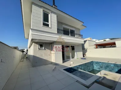 Casa de Condomínio com 5 Quartos para alugar, 240m² no Santa Regina, Camboriú