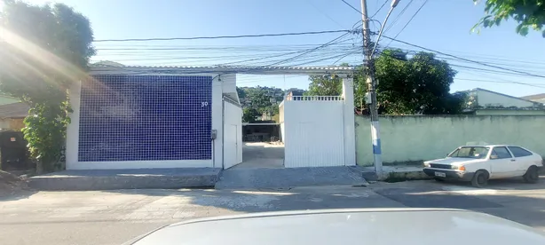 Galpão / Depósito / Armazém com 3 Quartos para venda ou aluguel, 390m² no Santa Terezinha, Mesquita