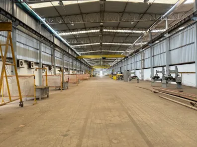 Galpão / Depósito / Armazém para alugar, 5000m² no Centro, Escada
