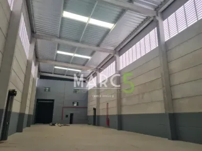 Galpão / Depósito / Armazém para alugar, 930m² no Portão, Arujá
