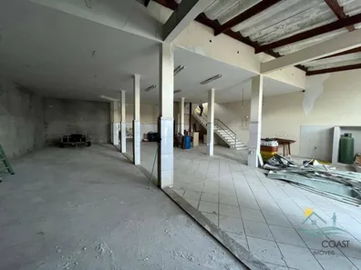 Galpão / Depósito / Armazém para venda ou aluguel, 400m² no Vila Amélia, São Sebastião