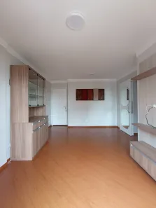 Apartamento com 3 Quartos para alugar, 77m² no Cristo Rei, Curitiba