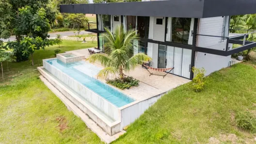 Casa de Condomínio com 4 Quartos à venda, 470m² no , Hidrolândia