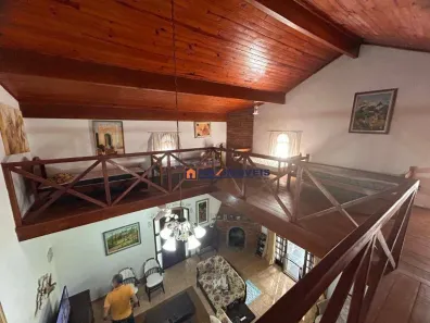 Fazenda / Sítio / Chácara com 8 Quartos para venda ou aluguel, 1000m² no Cachoeira, Atibaia
