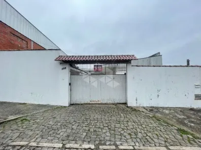 Casa com 2 Quartos para alugar, 200m² no Itararé, Santa Maria
