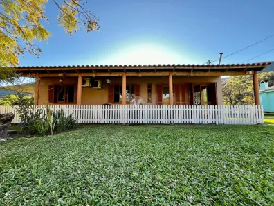 Fazenda / Sítio / Chácara com 3 Quartos à venda, 160m² no Palma, Santa Maria