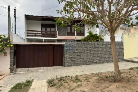 Casa com 4 Quartos à venda, 257m² no São Francisco, Caruaru