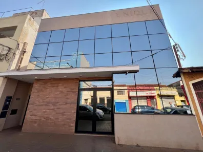 Prédio Inteiro à venda, 246m² no , Cravinhos