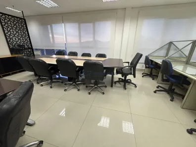 Conjunto Comercial / Sala com 2 Quartos para alugar, 86m² no Sítio Tamboré Alphaville, Barueri