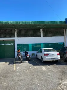 Galpão / Depósito / Armazém para alugar, 700m² no Riviera Fluminense, Macaé