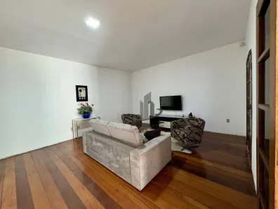 Casa de Condomínio com 5 Quartos para alugar, 241m² no Laranjal, Volta Redonda
