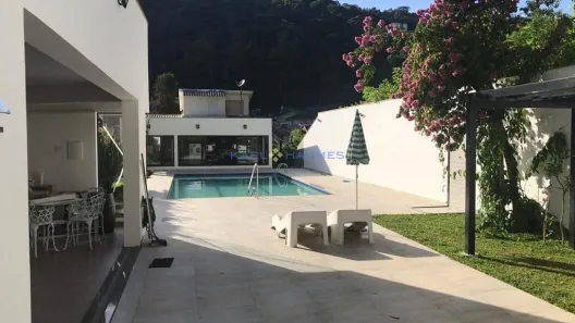 Casa com 4 Quartos à venda, 400m² no Castelanea, Petrópolis