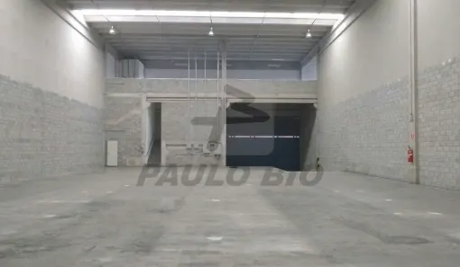 Galpão / Depósito / Armazém para alugar, 1025m² no Piraporinha, Diadema