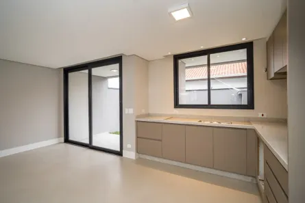 Sobrado com 3 Quartos para alugar, 167m² no Guabirotuba, Curitiba