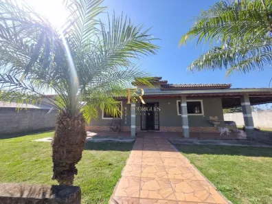 Fazenda / Sítio / Chácara com 2 Quartos à venda, 223m² no Centro, Guararema
